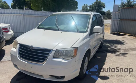 2010 Chrysler Town & Country Touring z USA, uszkodzony, nr VIN 2A4RR5D1XAR221717